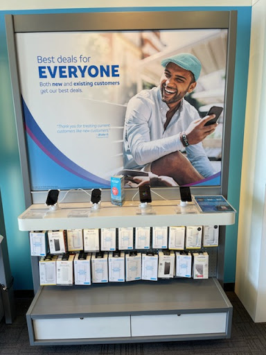 Cell Phone Store «AT&T Authorized Retailer», reviews and photos, 13 N Groesbeck Hwy, Charter Twp of Clinton, MI 48036, USA