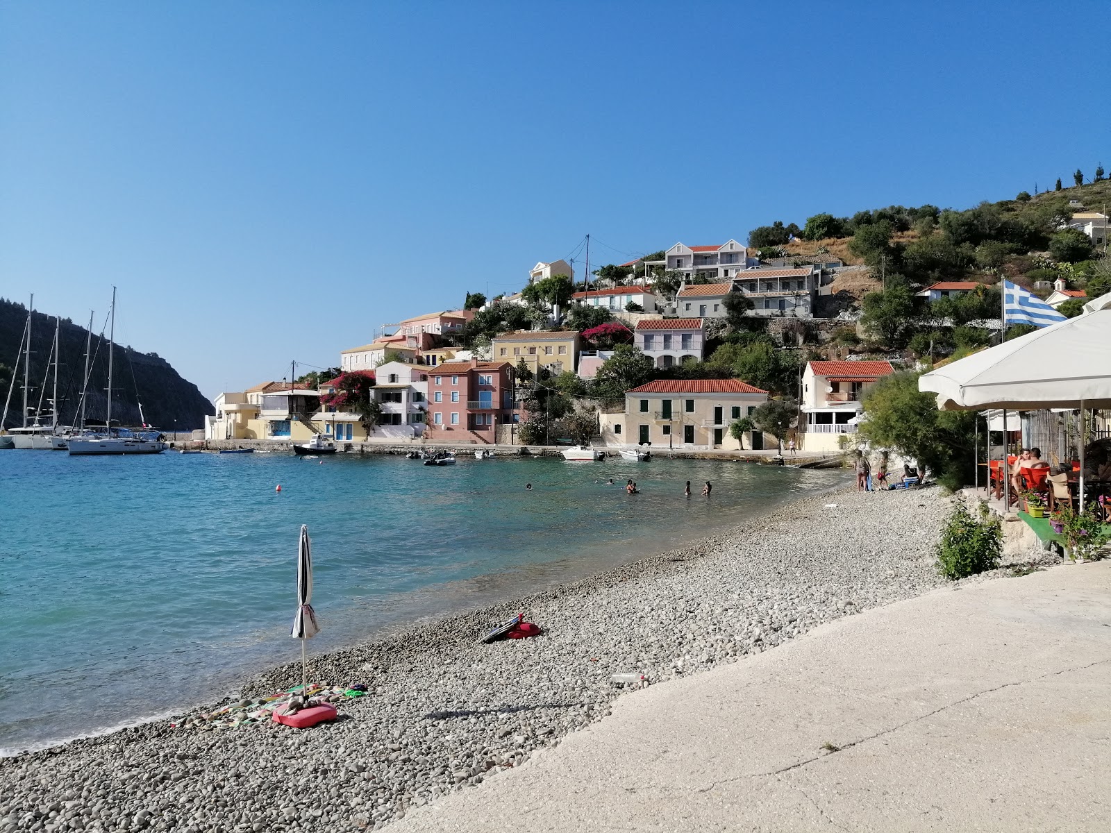 Photo de Assos beach zone des équipements