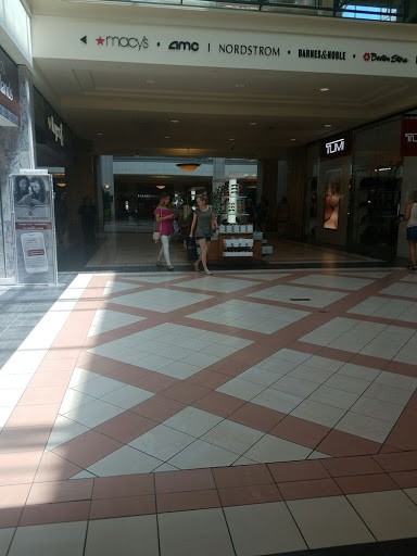 Shopping Mall «Mayfair», reviews and photos, 2500 N Mayfair Rd, Wauwatosa, WI 53226, USA