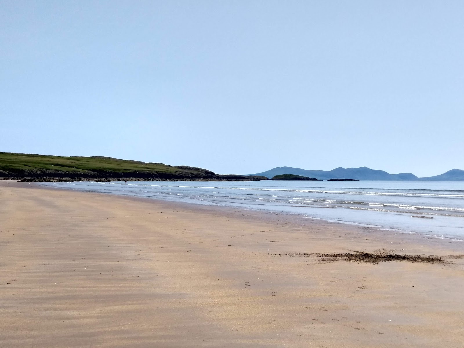 Photo de Traeth Mawr avec plage spacieuse