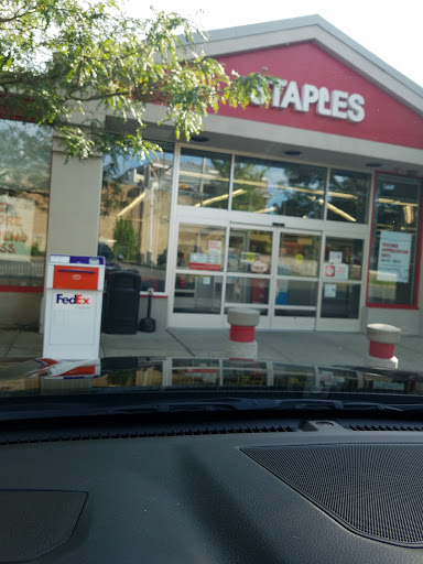 Office Supply Store «Staples», reviews and photos, 1297 E Putnam Ave, Riverside, CT 06878, USA