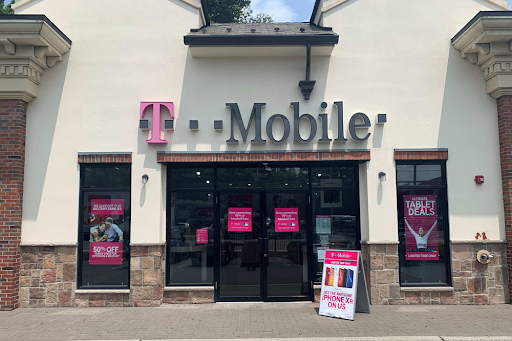 T-Mobile, 60 Essex St, Rochelle Park, NJ 07662, USA, 