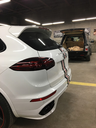 Auto Repair Shop «Rizza Body Shop», reviews and photos, 485 S River Rd, Des Plaines, IL 60016, USA