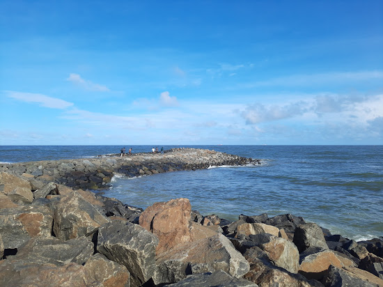 Ennore Thazankuppam Breakwater Beach View