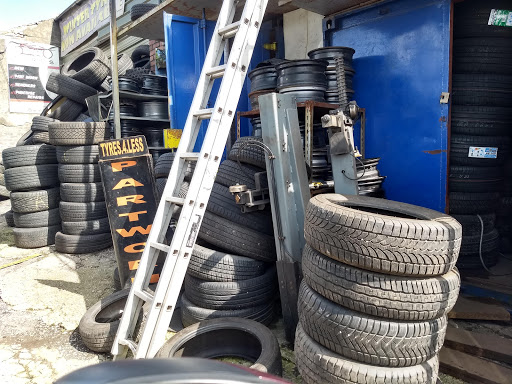 Cheap tyres stores Oldham