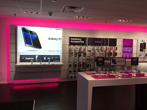 Cell Phone Store «T-Mobile», reviews and photos, 5691 Red Bug Lake Rd #11, Winter Springs, FL 32708, USA