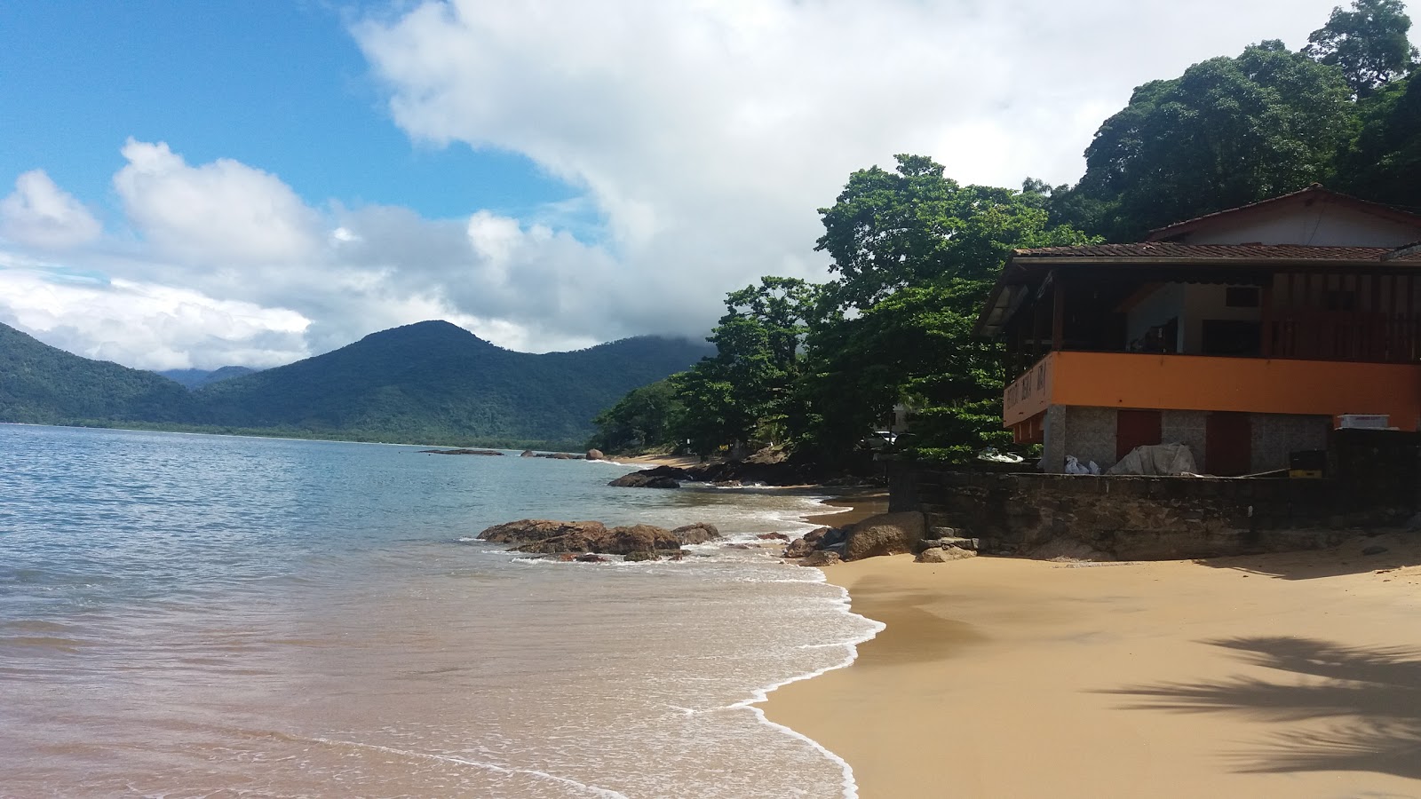 Fotografie cu Praia de Picinguaba - locul popular printre cunoscătorii de relaxare