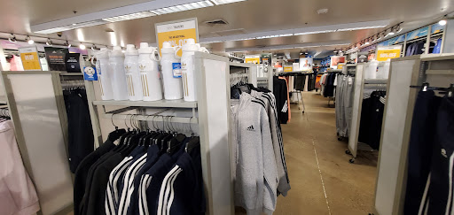 Shopping Mall «Aurora Farms Premium Outlets», reviews and photos, 549 S Chillicothe Rd, Aurora, OH 44202, USA