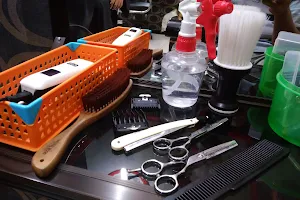 Sakera Barbershop & Salon image