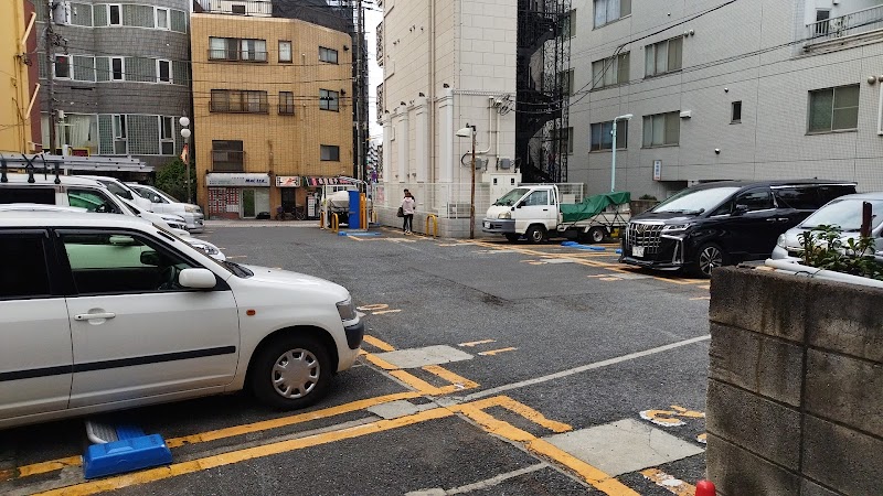 池袋平和通駐車場