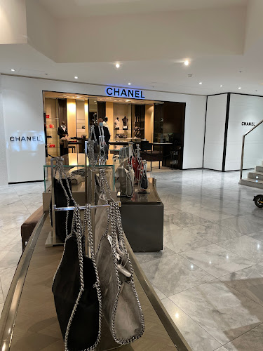 Rezensionen über CHANEL GENEVA BONGENIE in Genf - Bekleidungsgeschäft