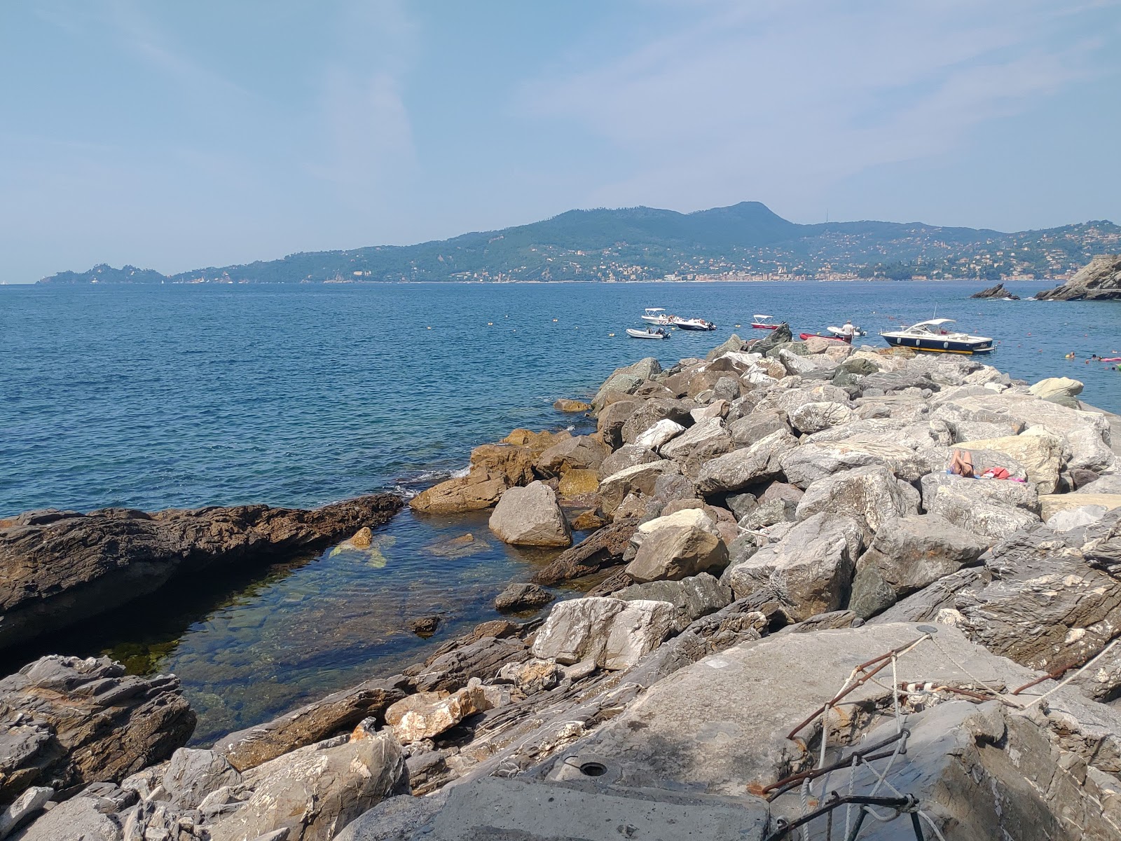 Fotografie cu Pozzetto Spiaggia cu nivelul de curățenie in medie