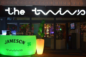 Twin’s Bar