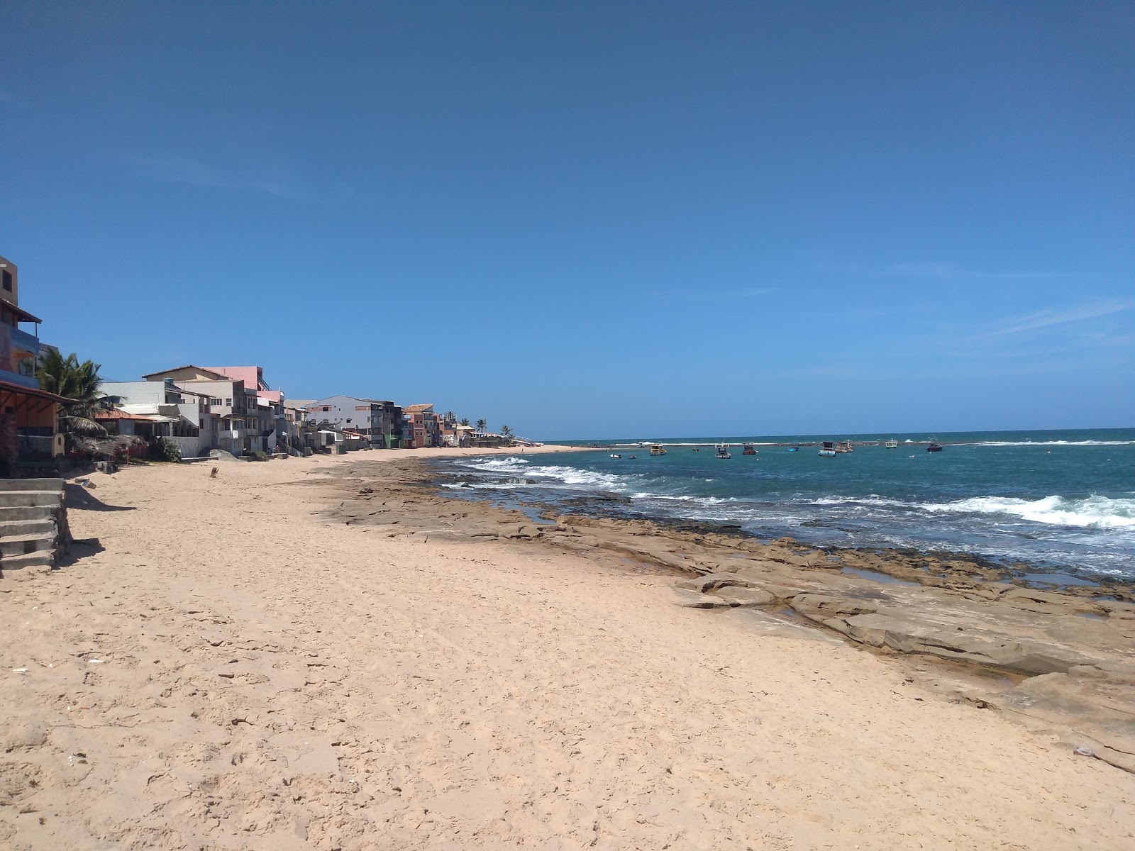 Valokuva Praia de Arembepeista. pinnalla kirkas hiekka:n kanssa