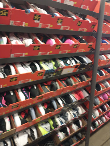 Clothing Store «Nike Factory Store», reviews and photos, 243 Tanger Dr Suite 243, Williamsburg, IA 52361, USA