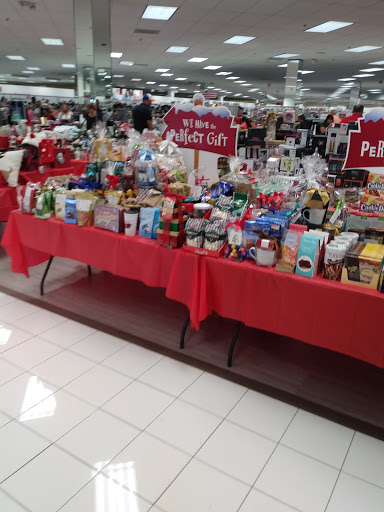 Clothing Store «Burlington Coat Factory», reviews and photos, 3800 US-98 #510, Lakeland, FL 33809, USA