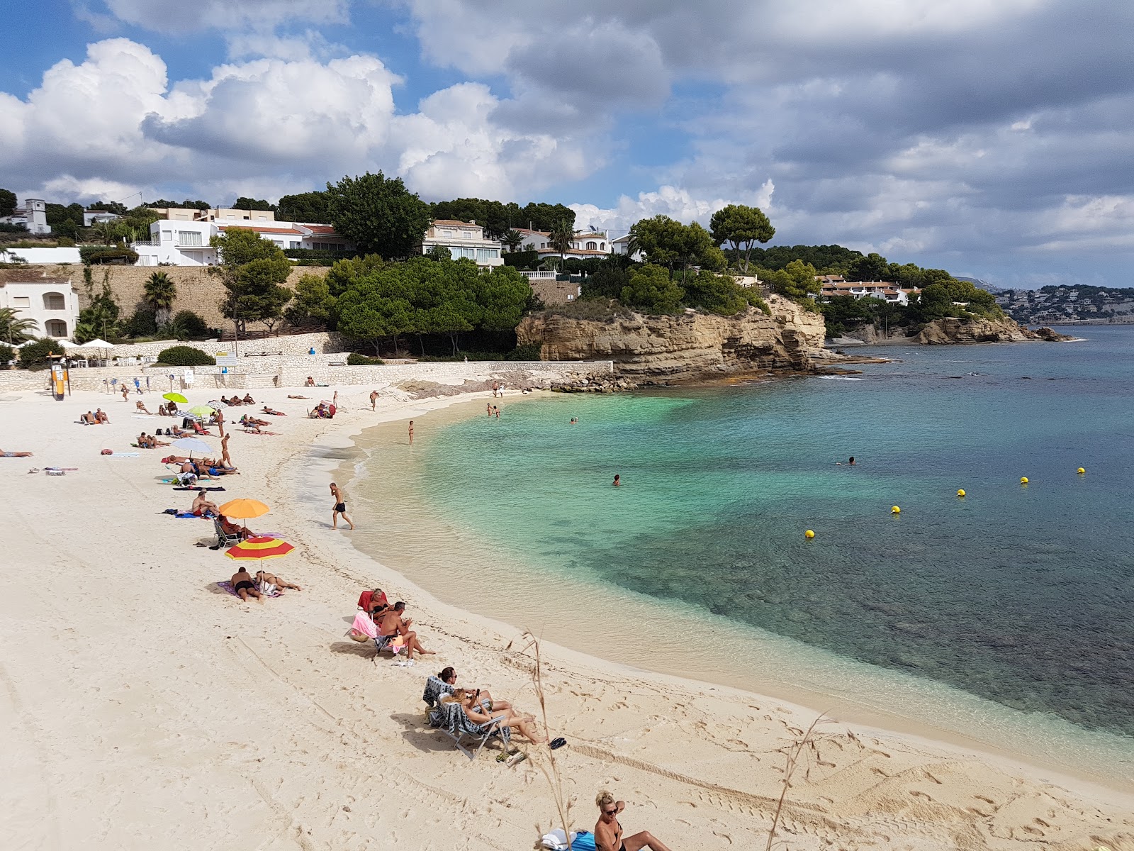 Foto di Playa la Fustera con una superficie del sabbia beige
