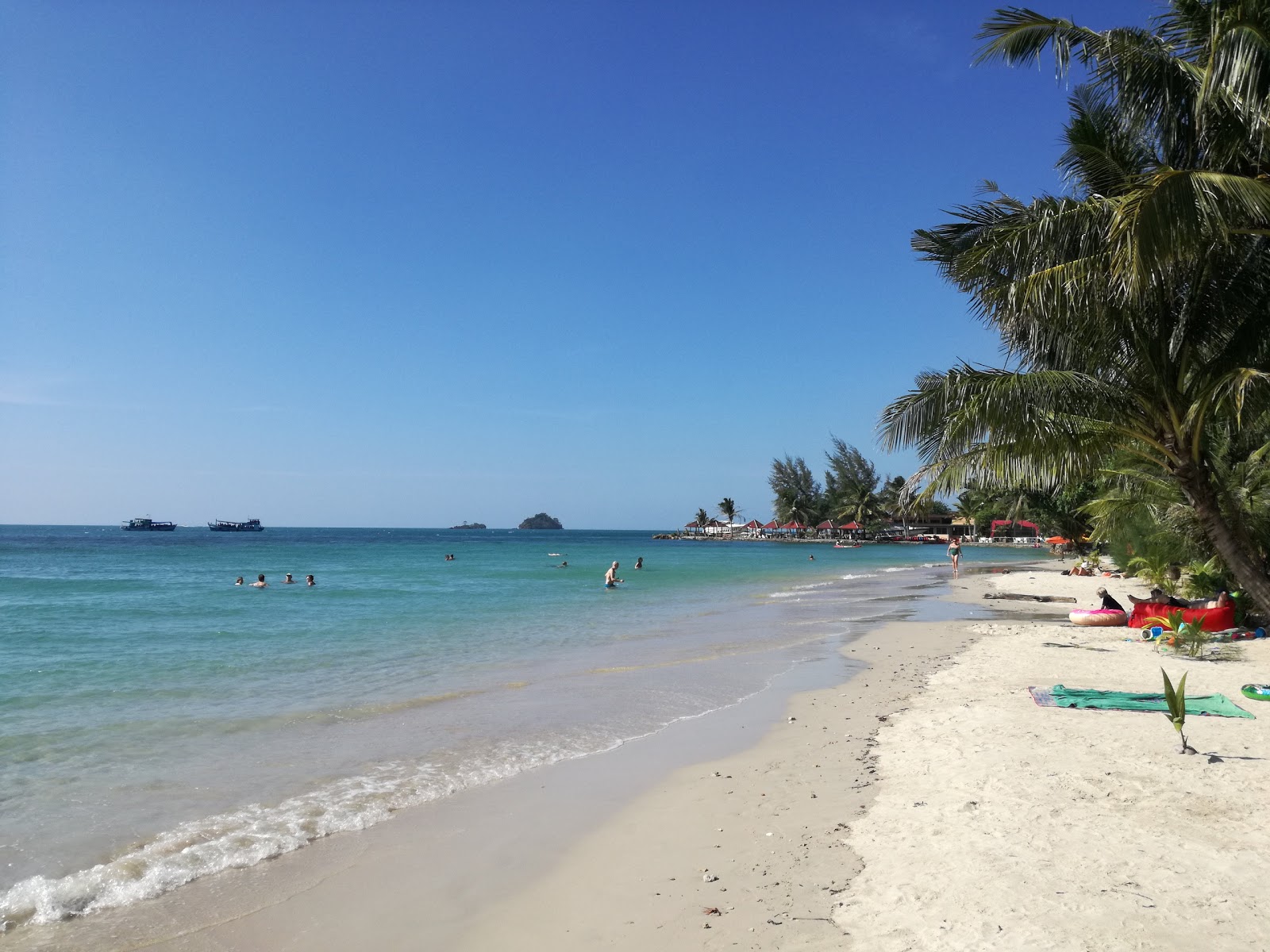 Photo of Kaibae Beach with bright fine sand surface