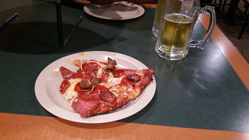 Pizza Restaurant «Round Table Pizza», reviews and photos, 5250 Faculty Ave, Lakewood, CA 90712, USA