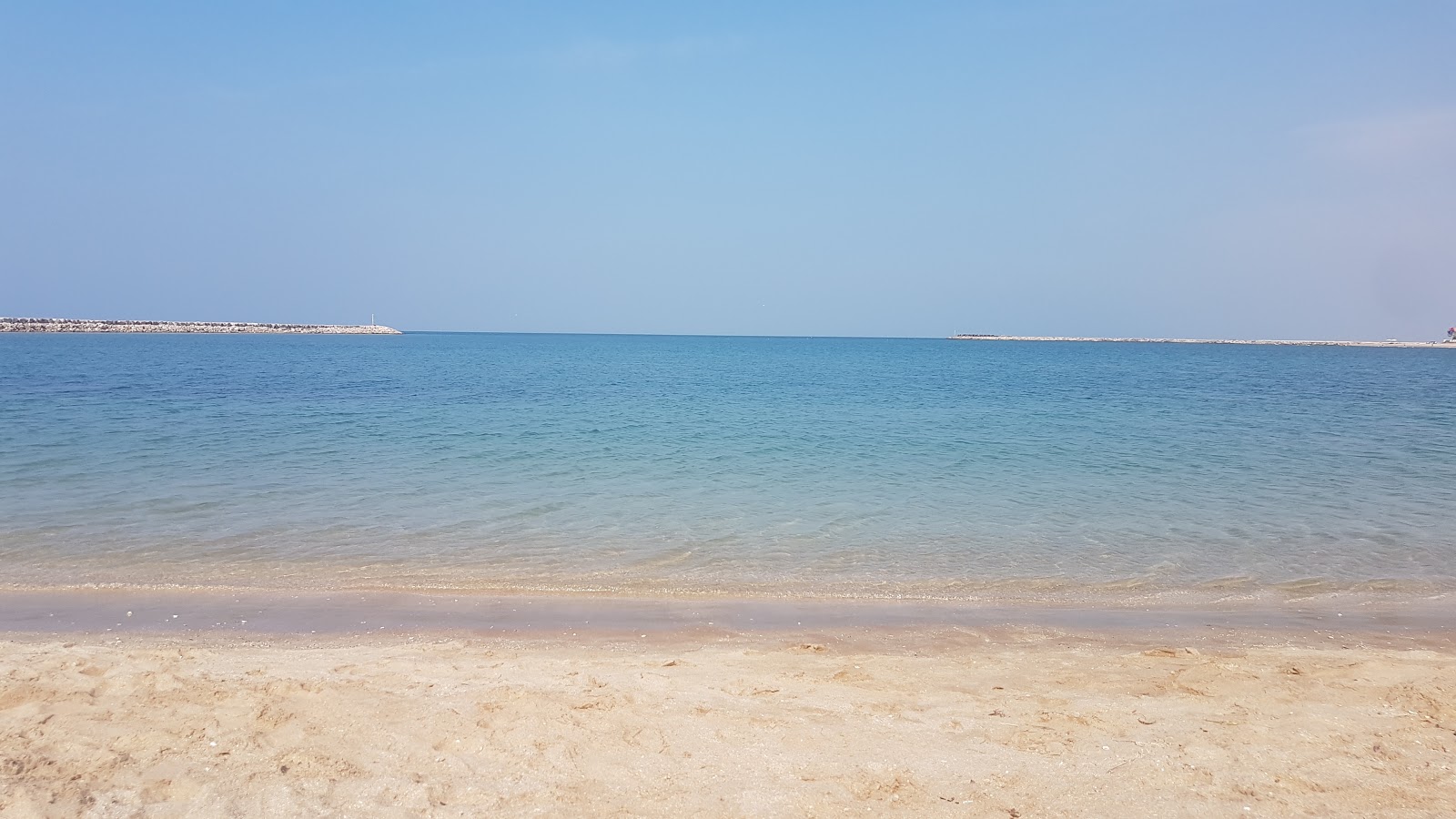 Fotografija Mareedh beach z turkizna čista voda površino