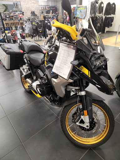 Motorcycle Dealer «GO AZ Motorcycles», reviews and photos, 16844 N Arrowhead Fountains Center Dr, Peoria, AZ 85382, USA