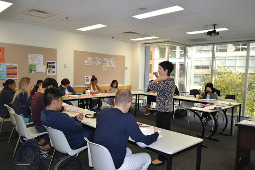 English courses for adults in Melbourne