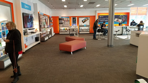 Cell Phone Store «AT&T», reviews and photos, 59 Skokie Valley Rd, Highland Park, IL 60035, USA