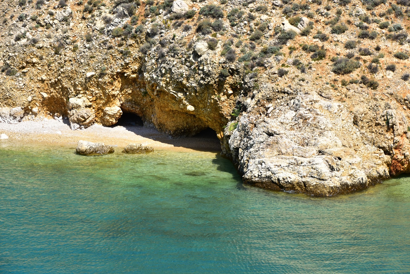 Photo de Uvala Stara Baska II avec l'eau cristalline de surface