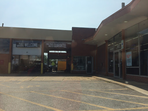 Tire Shop «Firestone Complete Auto Care», reviews and photos, 920 N Elmhurst Rd, Mt Prospect, IL 60056, USA