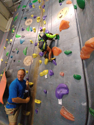 Rock Climbing Gym «Hangar 18 Indoor Climbing Gym - Long Beach», reviews and photos, 2599 E Willow St, Signal Hill, CA 90755, USA