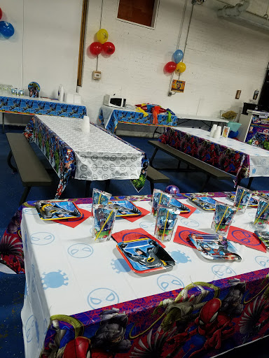 Flea Market «Fox Valley Flea Market», reviews and photos, 840 N State St, Elgin, IL 60123, USA