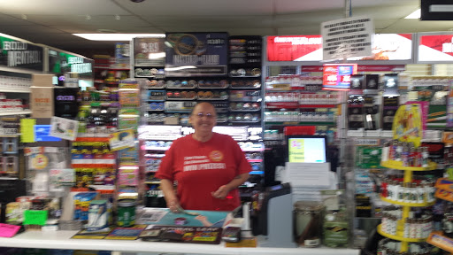 Tobacco Shop «Low Bobs Discount Tobacco», reviews and photos, 224 N Walnut St, Hartford City, IN 47348, USA