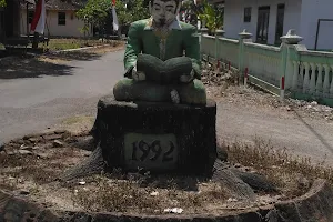 Perempatan Patung Mengaji mBotok image