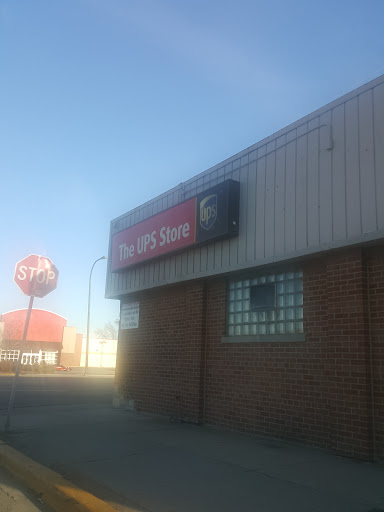 Shipping and Mailing Service «The UPS Store», reviews and photos, 9624 S Cicero Ave, Oak Lawn, IL 60453, USA