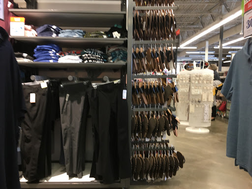 Clothing Store «Old Navy», reviews and photos, 11211 120th Ave, Pleasant Prairie, WI 53158, USA