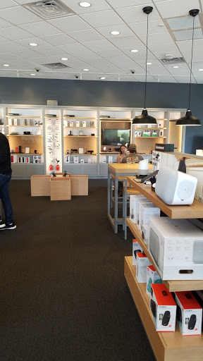 Cell Phone Store «Verizon», reviews and photos, 480 Sam Ridley Pkwy W, Smyrna, TN 37167, USA
