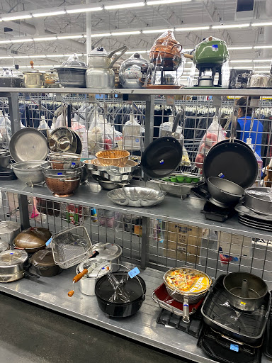 Thrift Store «Valley Thrift Store», reviews and photos, 2085 E Valley Pkwy, Escondido, CA 92027, USA