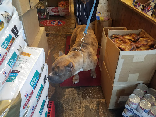 Pet Supply Store «Blue Parkway Bait & Pet Supplies», reviews and photos, 6921 Blue Pkwy, Kansas City, MO 64129, USA