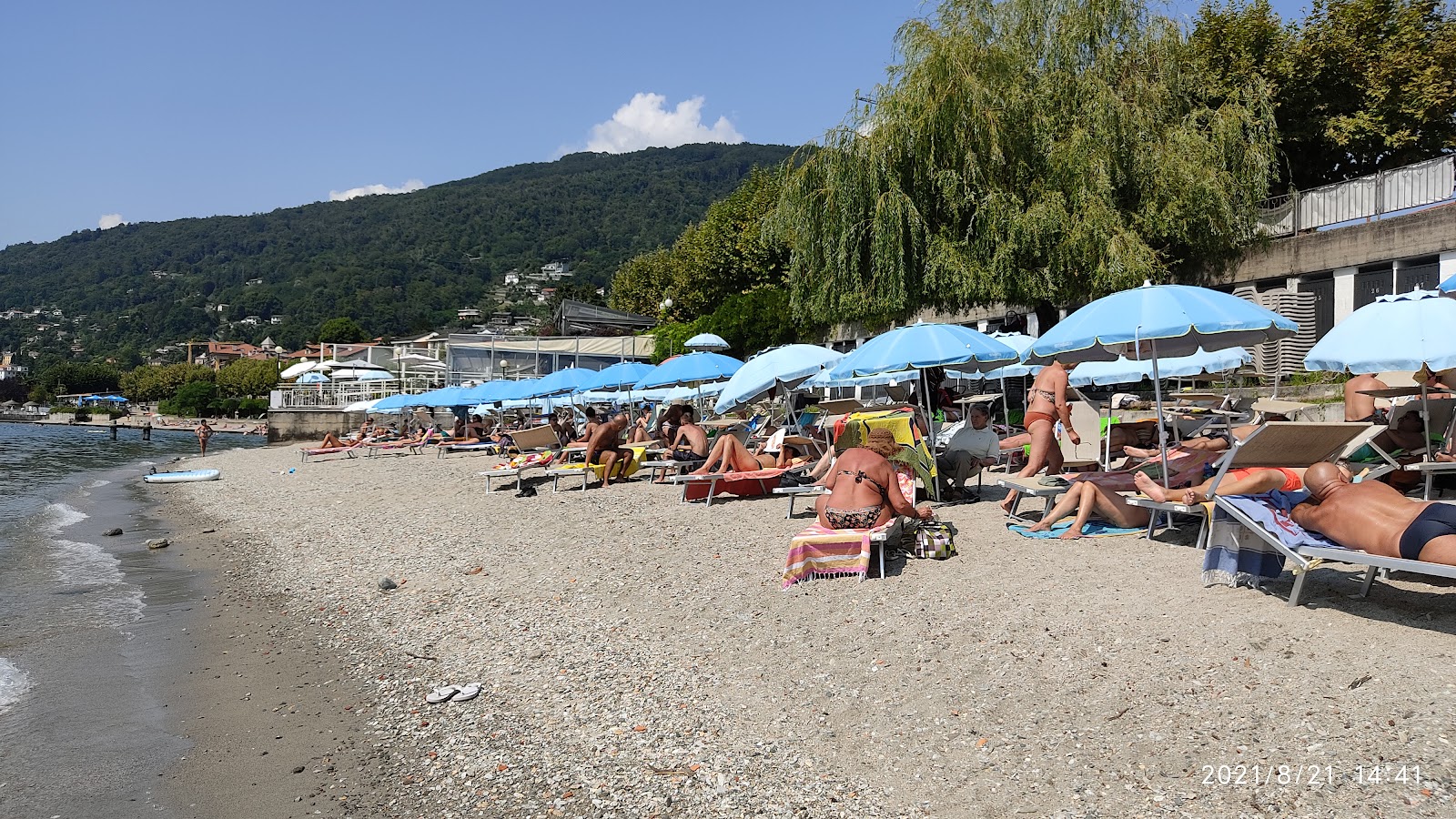 Spiaggia di Suna'in fotoğrafı doğrudan plaj ile birlikte
