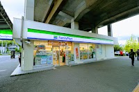 ファミリーマート 日進駅店