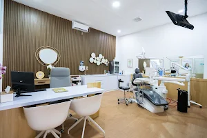 Circle Dental Bali Gianyar AESTHETIC DENTAL image