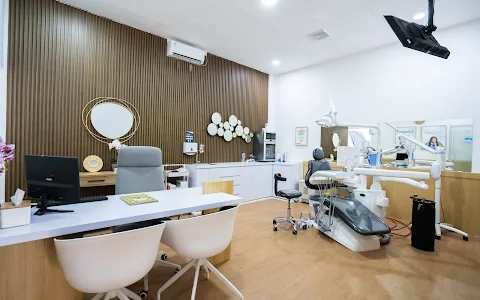 Circle Dental Bali Gianyar AESTHETIC DENTAL image