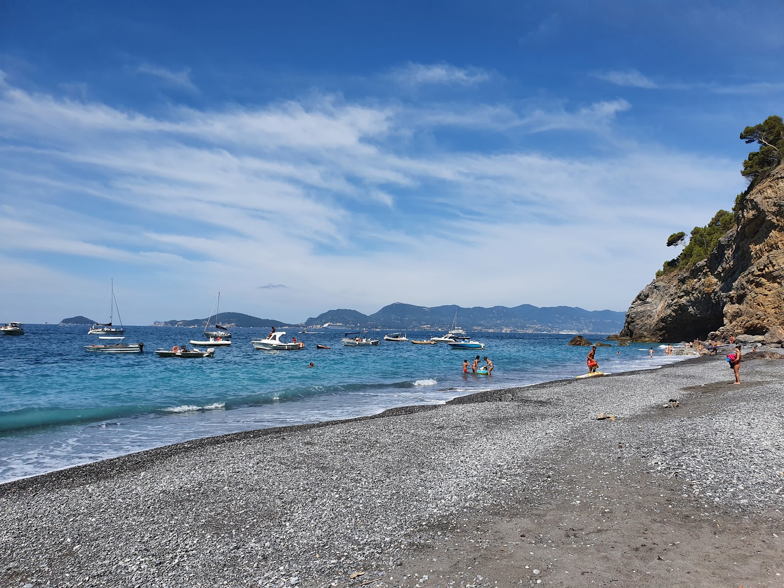 Photo de Spiaggia della Zezziggiola avec l'eau bleu de surface