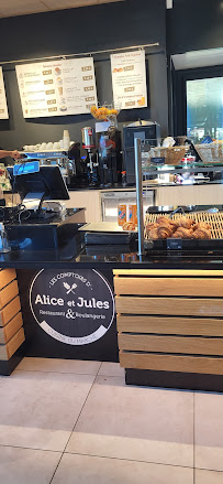 Atmosphère du Restaurant Les Comptoirs d'Alice et Jules à Saint-Étienne - n°17