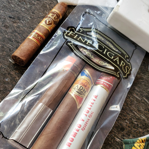 Bar «Smoke on the Water», reviews and photos, 1630 Bell Tower Ln, Weston, FL 33326, USA