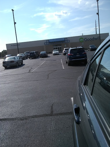 Non-Profit Organization «Goodwill Store», reviews and photos, 980 Creekview Dr, Columbus, IN 47201, USA