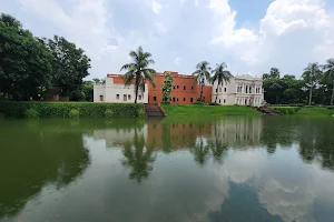 Museum Pond | যাদুঘরের পুকুর image