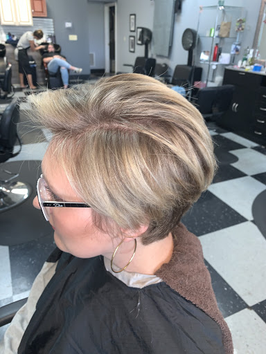 Beauty Salon «Heads Up Salon», reviews and photos, 692 W Eads Pkwy, Lawrenceburg, IN 47025, USA
