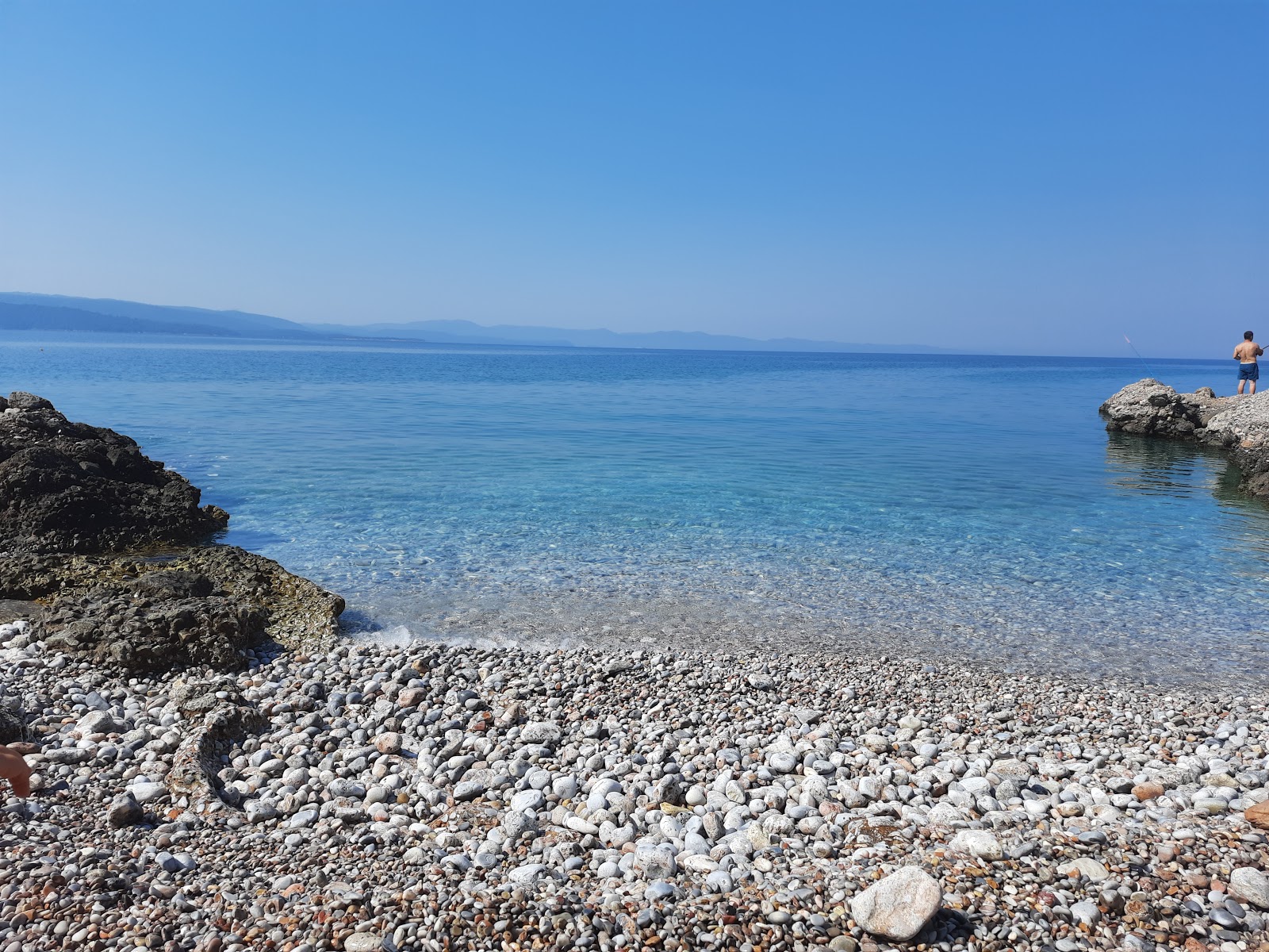 Fotografie cu Karya beach cu o suprafață de pietricel ușor