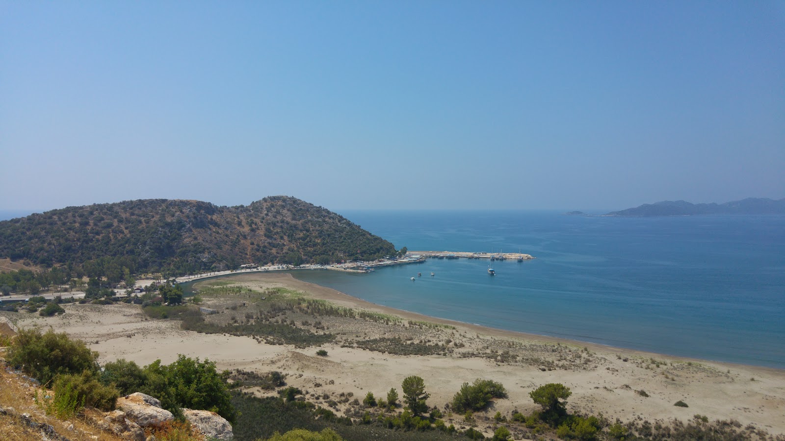 Foto av Cayagzi Beach med blå rent vatten yta
